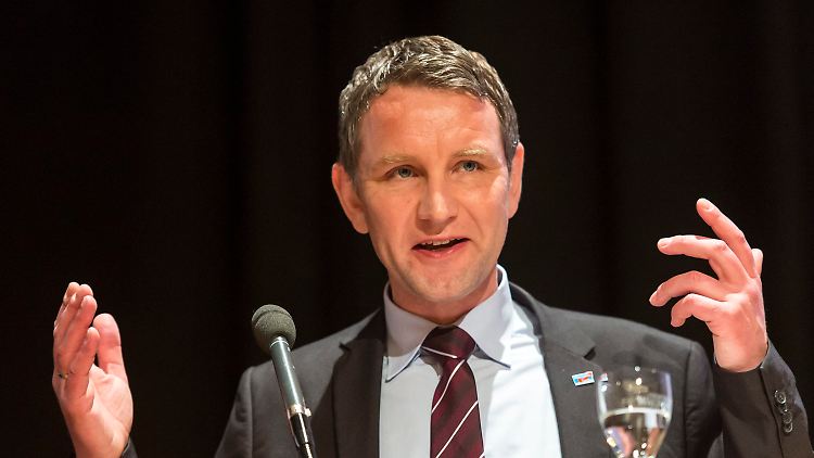 Kanzlerdiktatorinnenkritiker Höcke will Seite an Seite mit dem Front National Europa retten.