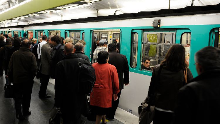 Alltag in der Pariser Metro.