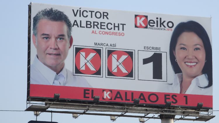 Erster Wahlgang gewonnen: Keiko Fujimori (r.), auf einem Wahlplakat in Lima.