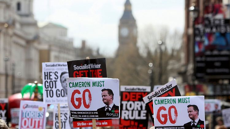 Einige Briten wollen, dass Cameron zurücktritt.