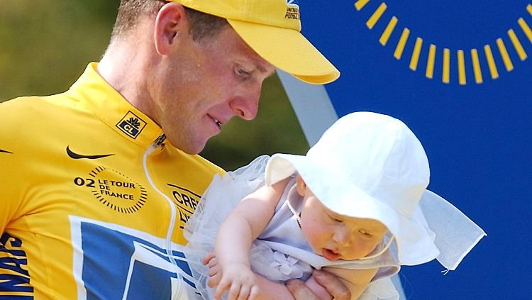 Kennt schon alle Etappen: Lance Armstrong, hier mit einem seiner Zwillingsmädchen auf dem Treppchen. 