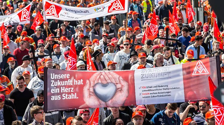 Alleine 16.000 Menschen protestierten in Duisburg.