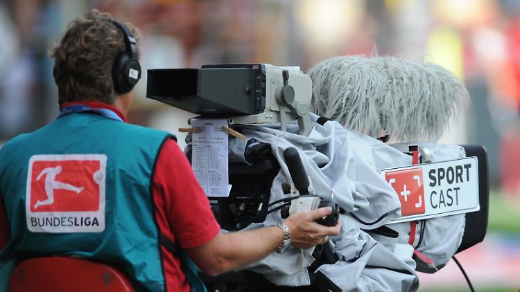 Mehr als eine Milliarde Euro bekommt der deutsche Fußball künftig pro Saison an TV-Geldern. Das ist viel Geld, das auf die 36 Profiklubs verteilt werden muss.