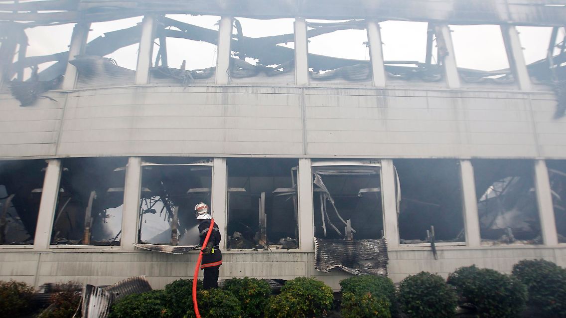 Ermittler fanden Brandsätze im abgebrannten Schulgebäude.