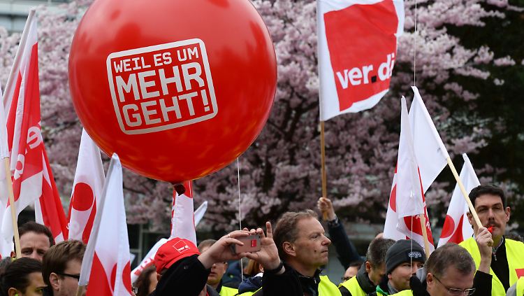 Demonstrieren für höhere Löhne: Beschäftigte im öffentlichen Dienst