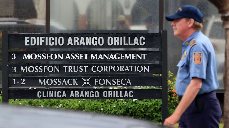 Erst eine Woche nach den Enthüllungen durchsucht die Staatsanwaltschaft die Räumlichkeiten von Mossack Fonseca.