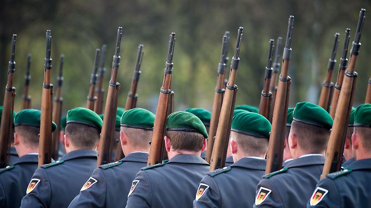 Wenn die Bundeswehr nun nicht mehr nur für die äußere sondern auch die innere Sicherheit zuständig ist, müsste das Grundgesetz geändert werden.