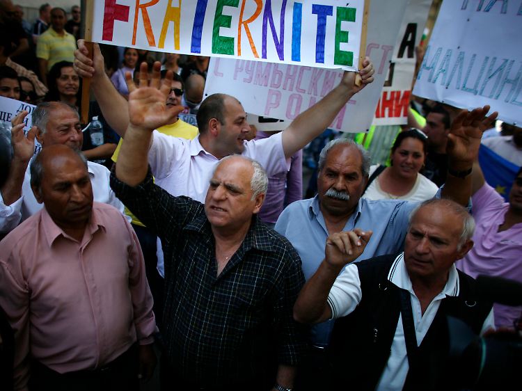 Nach den Abschiebungen kam es vor der französischen Botschaft in Sofia zu Protesten.