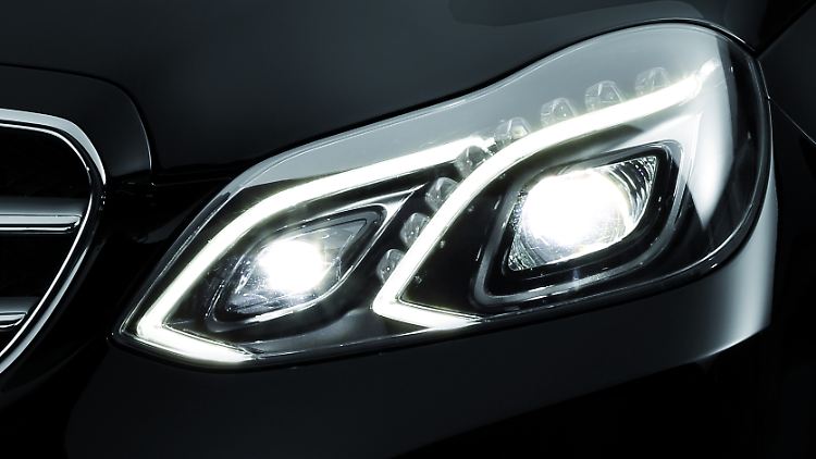 Mit Scheinwerfern - wie hier etwa für Mercedes - verdient Hella sein Geld.