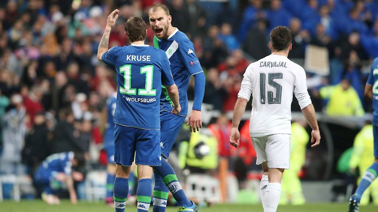 Neulich in Madrid: Bas Dost und Max Kruse unterhalten sich.