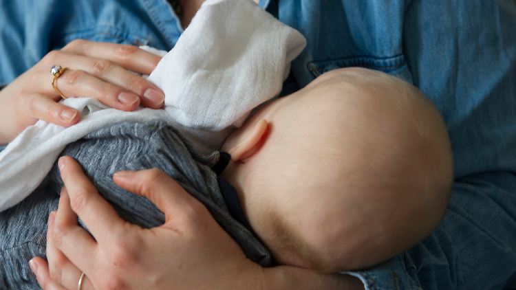 Die Weltgesundheitsorganisation rät, Kinder bis zum maximal zweiten Lebensjahr zu stillen.