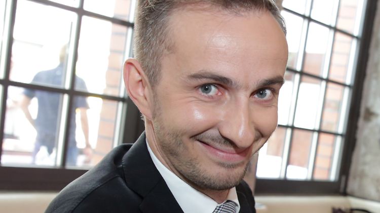 Die Frist läuft ab: Wird Jan Böhmermann eine Unterlassungserklärung unterschreiben?