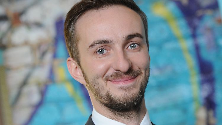Böhmermann hat Erdogan massiv verärgert. Unklar ist, ob sein Gedicht von der Meinungs- und die Pressefreiheit gedeckt ist, die ein Eckpfeiler der deutschen Demokratie darstellt.