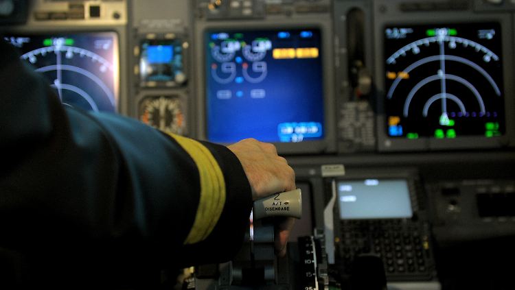 Piloten müssten sich ohne Furcht vor beruflichen Konsequenzen in Behandlung begeben können, fordert die FAA.