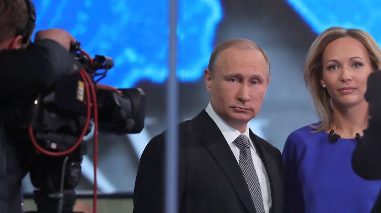 Bereit zum TV-Talk: Wladimir Putin und Moderatorin Waleria Korabljowa.