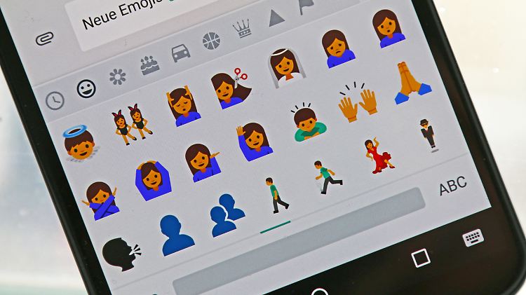 Unter Android N 2 bekommen Emojis wieder menschlichere Züge.