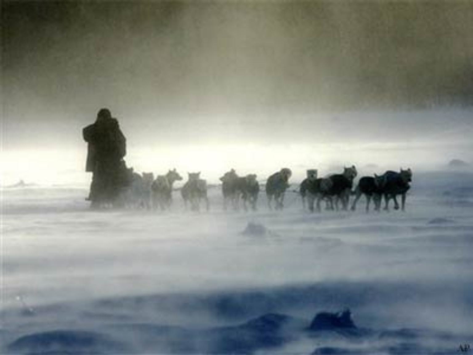 Der Iditarod Trail war um die Wende zum 20. Jahrhundert ursprünglich ein Post- und Versorgungsweg zwischen den Küstenorten und den Minen im Innern des Landes und den Orten an der Westküste.
