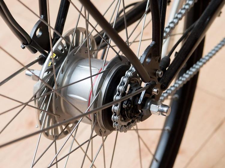 Bicyle Race: Für viele Rennradfahrern ist die Seitenzugbremse erste Wahl, doch auch hier ist die Scheibenbremse im Kommen.