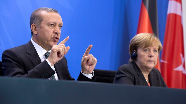 Für Kanzlerin Merkel wird es immer schwieriger, sich zum türkische Präsidenten Erdoğan zu verhalten.