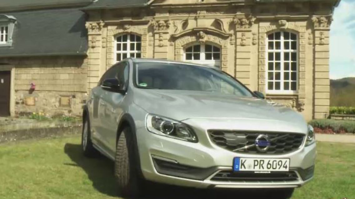 Volvo V60 Cross Country.JPG