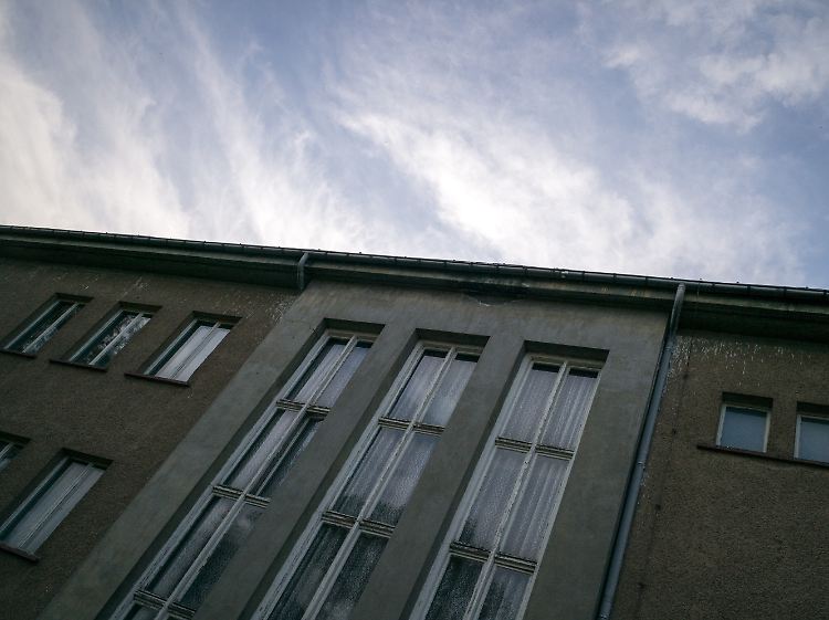 2017 sollen rund 80 Flüchtlinge in dieses Gebäude in der Marquardter Chaussee einziehen. Bis dahin gibt es noch einiges zu tun.