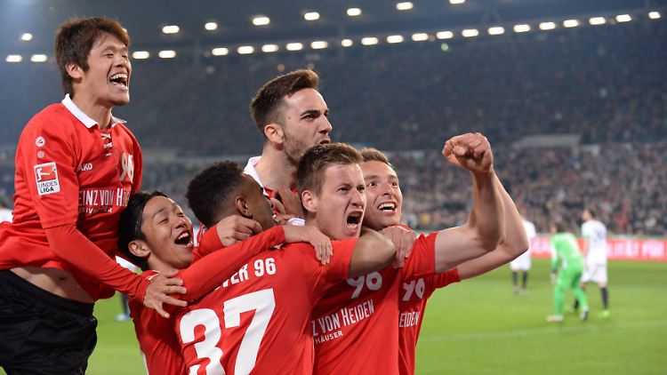 Durch den überraschend Sieg gegen Gladbach keimt in Hannover neue Hoffnung im Abstiegskampf auf.
