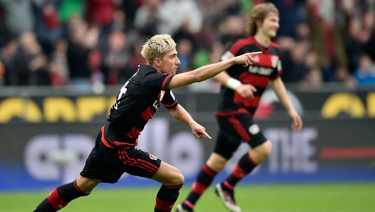 Kevin Kampl traf 33 Sekunden nach seiner Einwechselung zum 1:0 für Leverkusen.