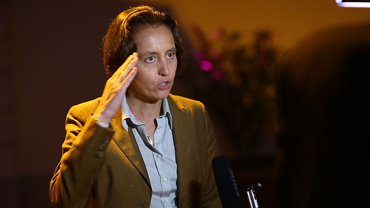 AfD-Frau von Storch sagt: "Der Islam ist an sich eine politische Ideologie, die mit dem Grundgesetz nicht vereinbar ist."