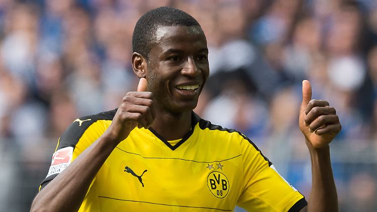Daumen hoch für den BVB und für sein Tor: Adrian Ramos erzielte nach einer feinen Einzelleistung das 2:0.