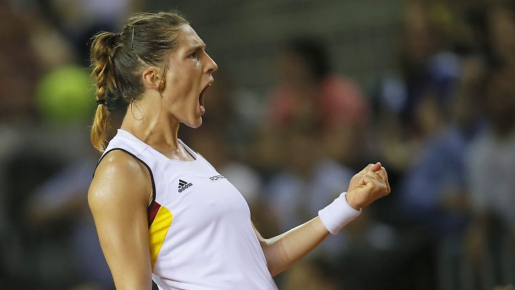 Mit eisernem Willen rettet Andrea Petkovic den Klassenerhalt.