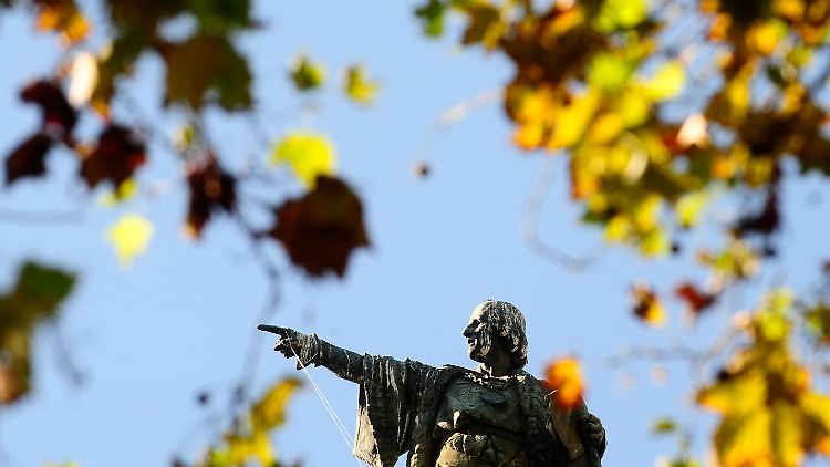 Bekannt aus Film und Fernsehen: Die Kolumbusstatue im Hafen von Barcelona.