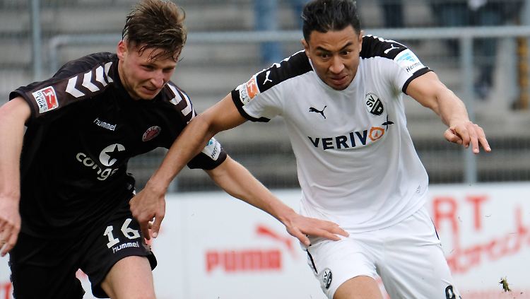 Noch stürmt Aziz Bouhaddouz (r) gegen St. Pauli - bald wird sich das ändern.