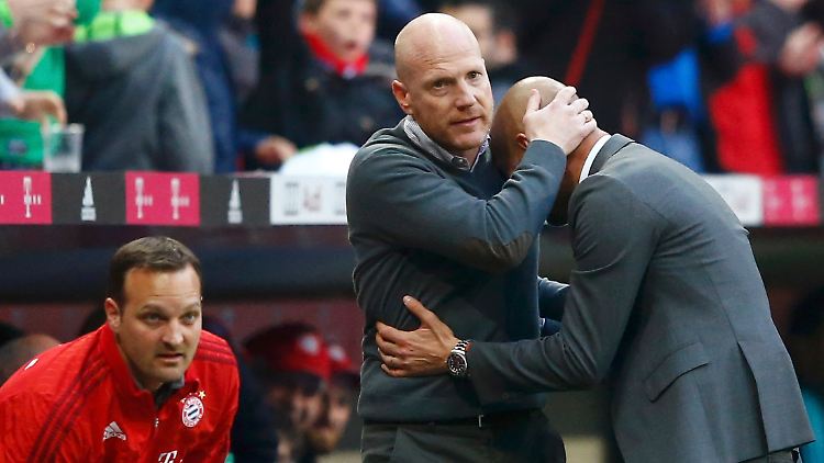 Trost für Josep Guardiola: Matthias Sammer bietet sich als helfende Hand für den traurigen Bayern-Coach an.