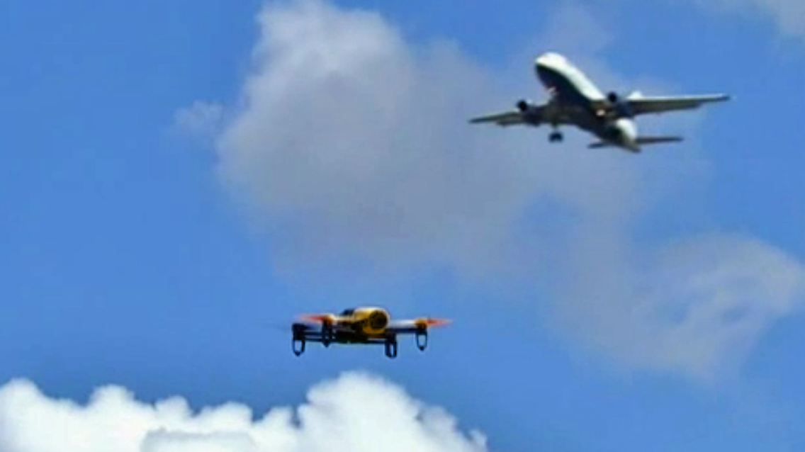 Flugzeug-Drohne.jpg