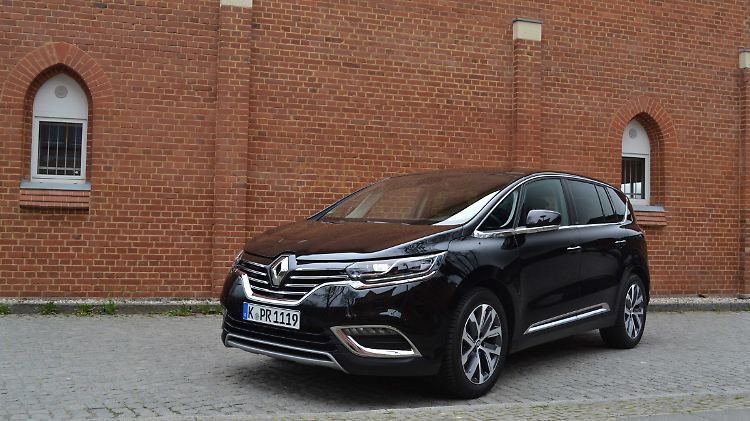 Für einen Van wirkt der Renault Espace erstaunlich schnittig. Ein Grund dürften auch die 19 Zoll großen Räder mit 235er Gummis sein.