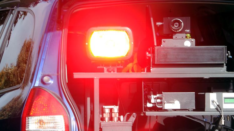 Das beste Mittel um ein Bußgeld, Fahrverbot und Punkte zu vermeiden ist, sich beim Fahren an die erlaubte Geschwindigkeit zu halten - meistens zumindest.
