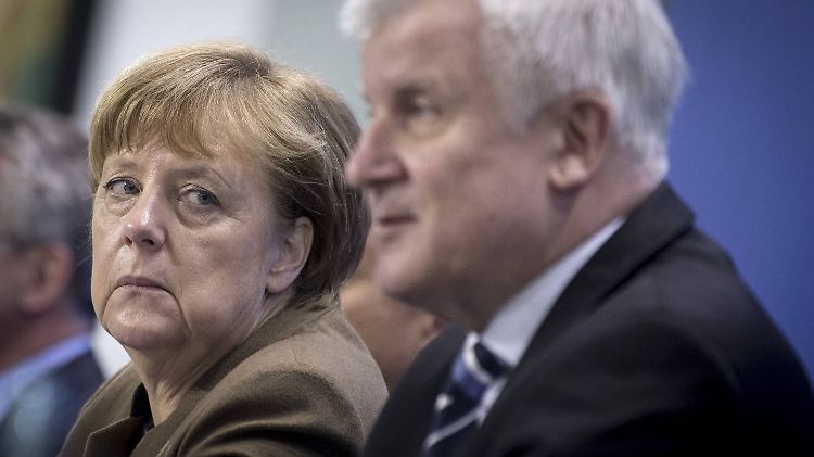 Merkel lässt sich nicht mehr auf die Attacken aus Bayern ein. Geschlossenheit wollen dennoch beide versuchen.
