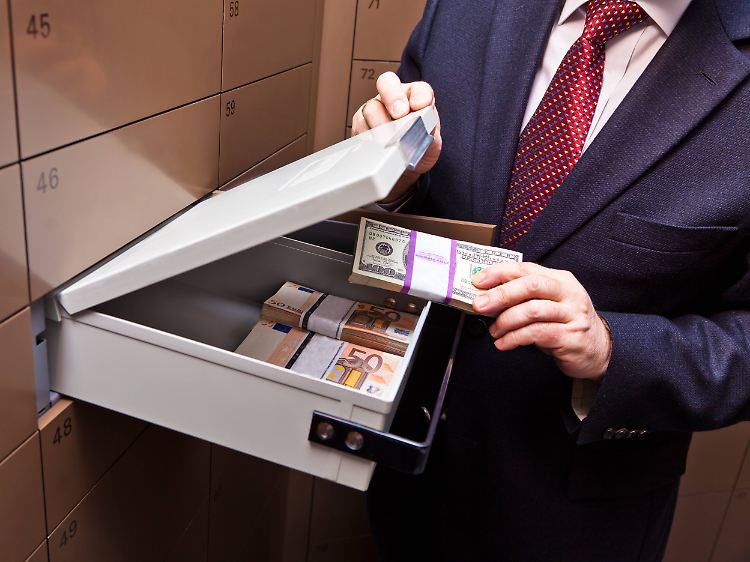 Ein kleineres Schließfach kostet pro Jahr ab etwa 30 Euro, größere Tresore kosten bis zu 730 Euro pro Jahr.