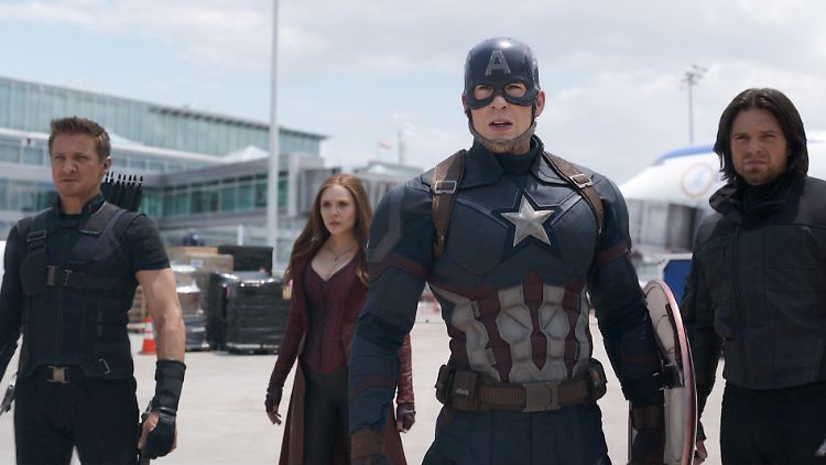 An der Seite von Captain America (2.v.r.) kämpfen Hawkeye, Scarlet Witch und der Winter Soldier (v.l.).