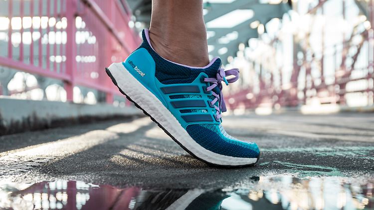 "Boost"-Sportschuh von Adidas. Auf dem Bild ist die zusammengesetzte Sohle erkennbar.