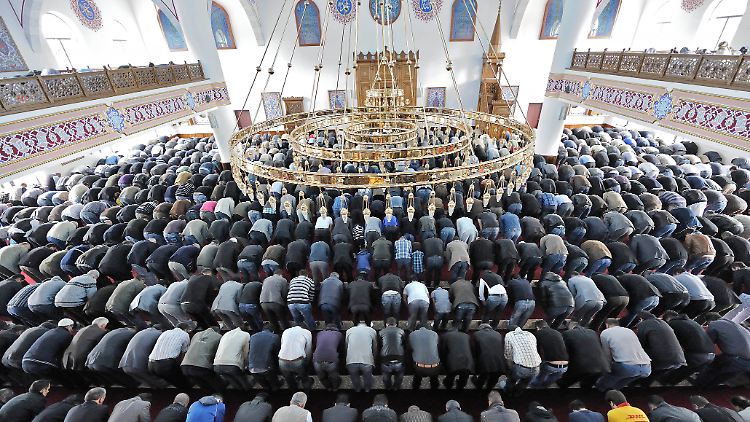 Sollen deutsche Muslime ihre Moscheen selbst finanzieren? Eine Steuer würde es möglich machen. 
