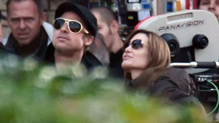 Man beachte Brad Pitts Brille.