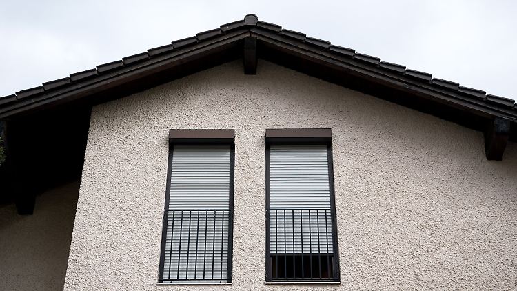 Die dreiköpfige Familie lebte in der Dachwohnung, konnte sie aber offenbar nicht mehr bezahlen.
