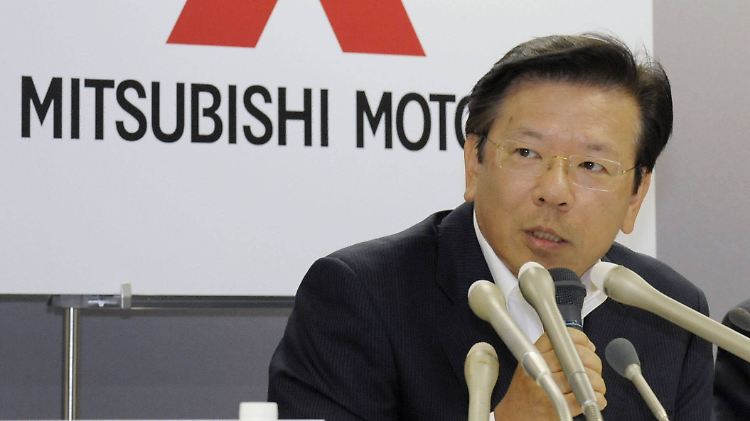 Konzernchef Tetsuro Aikawa verkündet die unangenehme Nachricht.