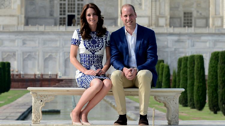 William soll hier jetzt geweint haben, denn als seine Mutter, Lady Diana, 1992 vor dem Taj Mahal in Indien, saß, war sie allein und die Trennung der Eltern unausweichlich.