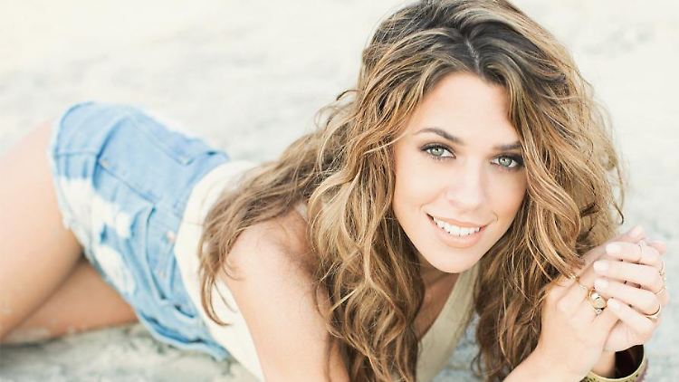 Für sie geht es gerade steil bergauf: Vanessa Mai.
