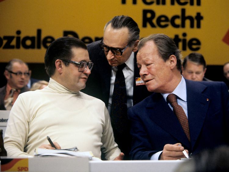 Mit Willy Brandt und Egon Bahr auf dem SPD-Parteitag 1977 in Hamburg.