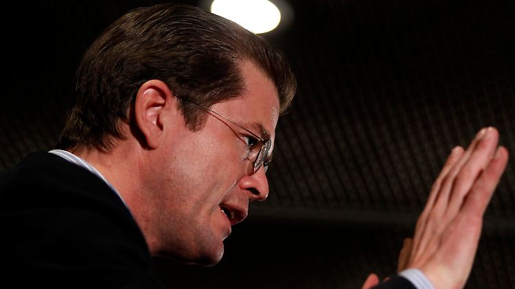 Guttenberg bezeichnet die Gerüchte als "bizarre Debatte".