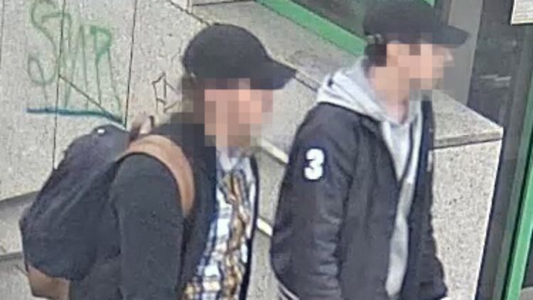 Nach dem Anschlag auf ein Gebetshaus fahndete die Essener Polizei mit diesem Foto nach den Tätern.
