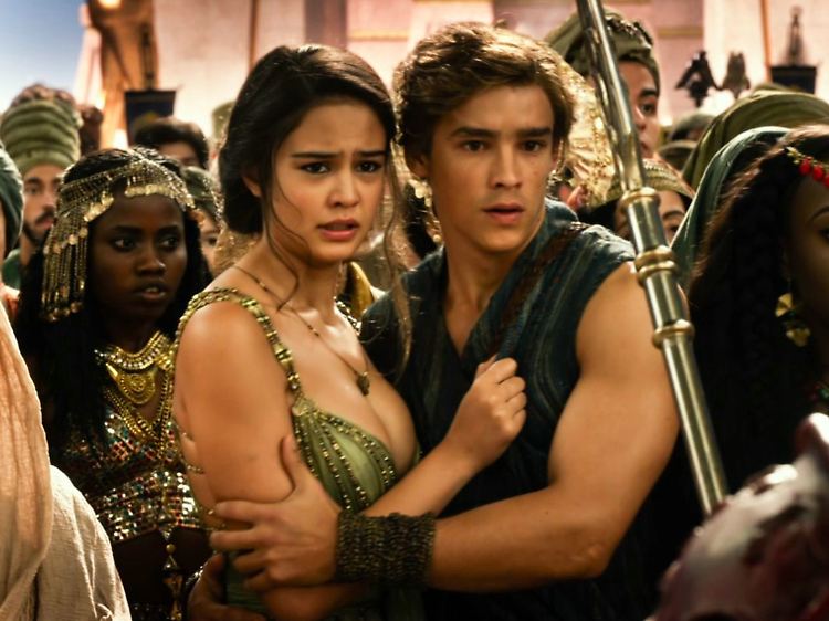 Gibt es für sie ein Happy End? Bek (Brenton Thwaites) und Zaya (Courtney Eaton).